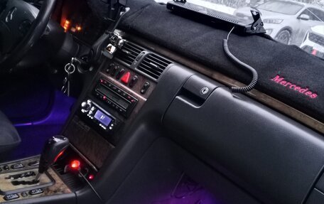 Mercedes-Benz E-Класс, 2001 год, 18 фотография