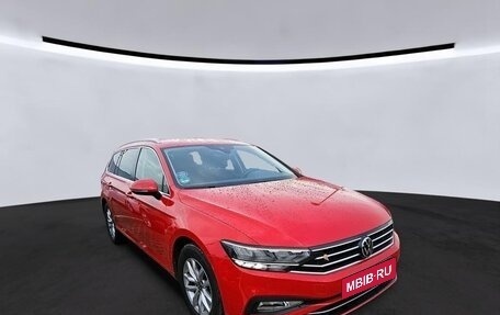 Volkswagen Passat B8 рестайлинг, 2022 год, 2 355 000 рублей, 3 фотография