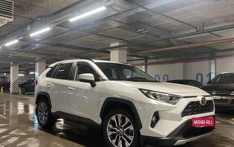 Toyota RAV4, 2019 год, 3 500 000 рублей, 2 фотография