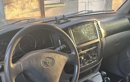 Toyota Land Cruiser 100 рестайлинг 2, 2005 год, 2 250 000 рублей, 5 фотография