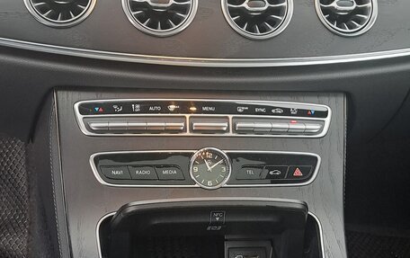 Mercedes-Benz E-Класс, 2018 год, 4 400 000 рублей, 19 фотография