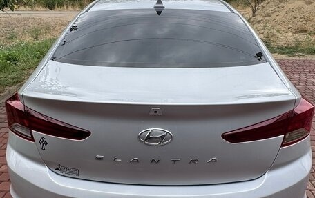 Hyundai Elantra VI рестайлинг, 2019 год, 1 750 000 рублей, 5 фотография
