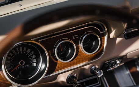 Ford Mustang VI рестайлинг, 1966 год, 12 500 000 рублей, 17 фотография