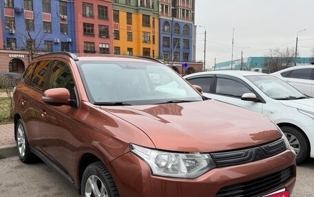 Mitsubishi Outlander III рестайлинг 3, 2012 год, 1 325 000 рублей, 2 фотография