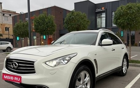 Infiniti FX II, 2013 год, 2 191 000 рублей, 10 фотография
