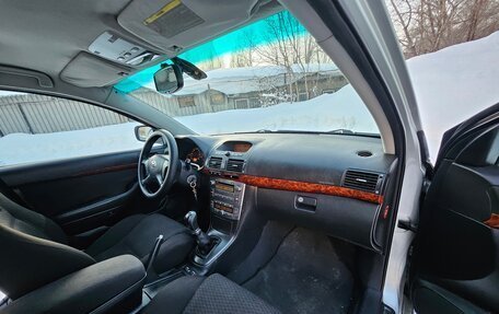 Toyota Avensis III рестайлинг, 2005 год, 750 000 рублей, 3 фотография