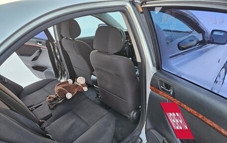 Toyota Avensis III рестайлинг, 2005 год, 750 000 рублей, 4 фотография