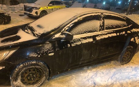 Hyundai Solaris II рестайлинг, 2011 год, 400 000 рублей, 5 фотография