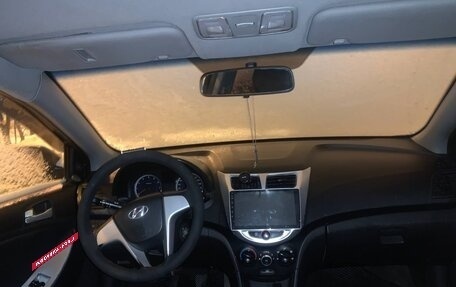 Hyundai Solaris II рестайлинг, 2011 год, 400 000 рублей, 3 фотография