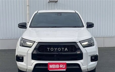Toyota Hilux VIII, 2022 год, 4 460 000 рублей, 2 фотография