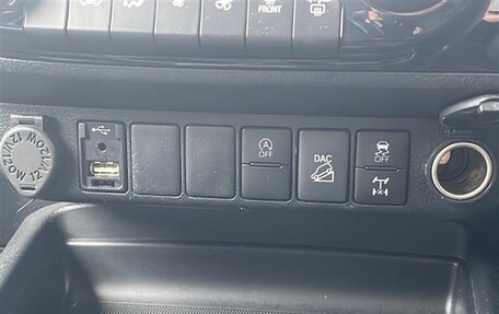 Toyota Hilux VIII, 2022 год, 4 460 000 рублей, 18 фотография