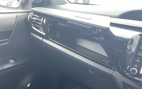 Toyota Hilux VIII, 2022 год, 4 460 000 рублей, 23 фотография