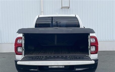 Toyota Hilux VIII, 2022 год, 4 460 000 рублей, 28 фотография