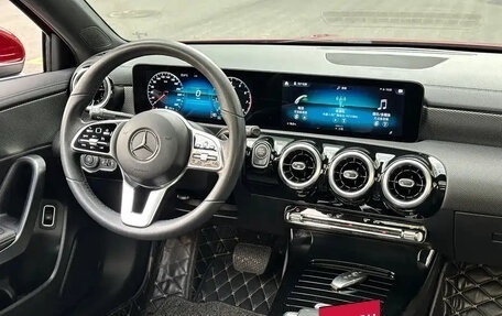 Mercedes-Benz A-Класс, 2022 год, 1 570 000 рублей, 9 фотография