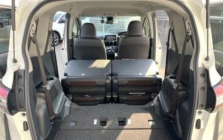 Toyota Sienta II, 2022 год, 1 131 000 рублей, 31 фотография