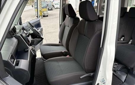 Toyota Roomy I, 2022 год, 723 000 рублей, 22 фотография