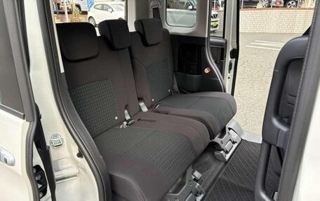 Toyota Roomy I, 2022 год, 723 000 рублей, 23 фотография