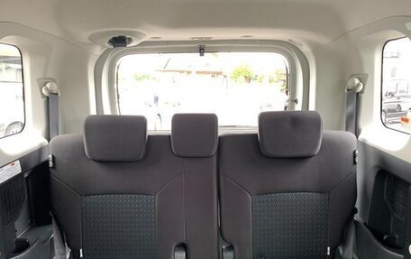 Toyota Roomy I, 2022 год, 859 000 рублей, 23 фотография