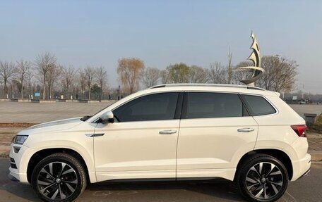 Skoda Karoq I, 2022 год, 2 200 000 рублей, 4 фотография