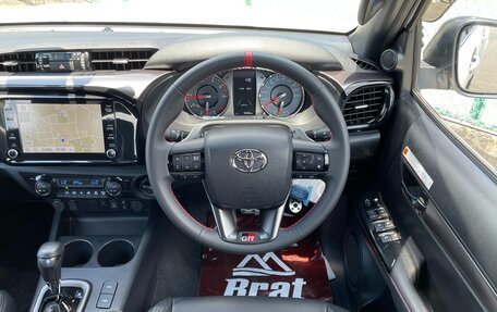 Toyota Hilux VIII, 2022 год, 4 446 000 рублей, 11 фотография