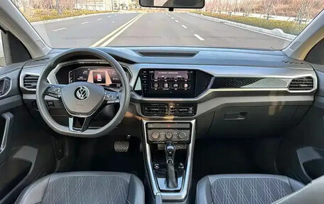 Volkswagen T-Cross I, 2022 год, 1 750 009 рублей, 9 фотография