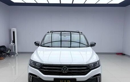 Volkswagen T-Roc I, 2022 год, 1 560 300 рублей, 2 фотография