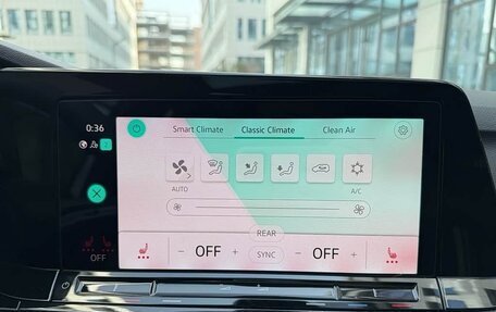 Volkswagen Golf VIII, 2022 год, 2 390 000 рублей, 10 фотография
