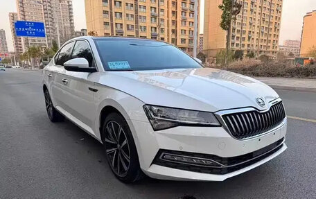 Skoda Superb III рестайлинг, 2022 год, 2 180 009 рублей, 3 фотография