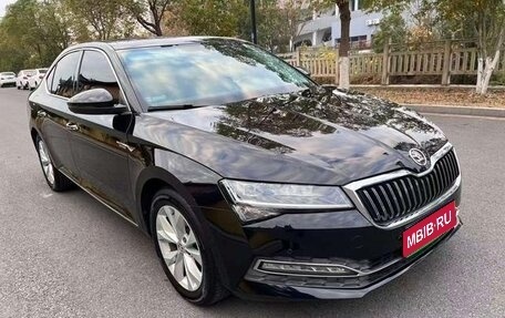 Skoda Superb III рестайлинг, 2022 год, 1 780 000 рублей, 1 фотография