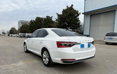 Skoda Superb III рестайлинг, 2022 год, 1 790 000 рублей, 3 фотография