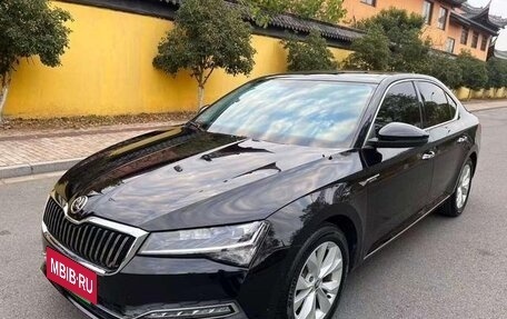 Skoda Superb III рестайлинг, 2022 год, 1 780 000 рублей, 2 фотография