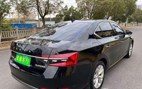 Skoda Superb III рестайлинг, 2022 год, 1 780 000 рублей, 3 фотография