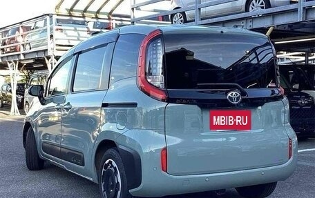 Toyota Sienta, 2022 год, 1 075 000 рублей, 2 фотография