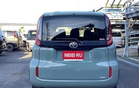 Toyota Sienta, 2022 год, 1 075 000 рублей, 4 фотография