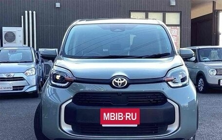 Toyota Sienta, 2022 год, 1 075 000 рублей, 3 фотография