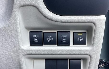 Toyota Sienta, 2022 год, 1 075 000 рублей, 15 фотография