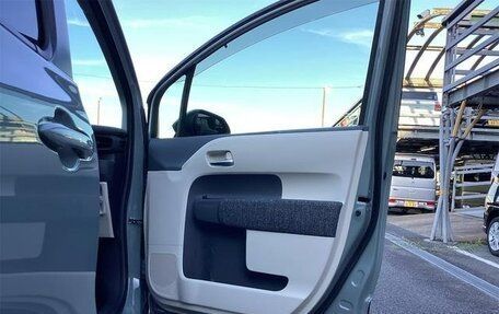 Toyota Sienta, 2022 год, 1 075 000 рублей, 9 фотография