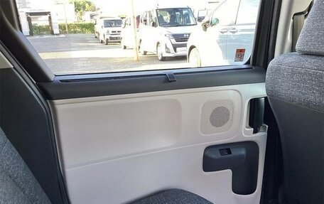 Toyota Sienta, 2022 год, 1 075 000 рублей, 33 фотография