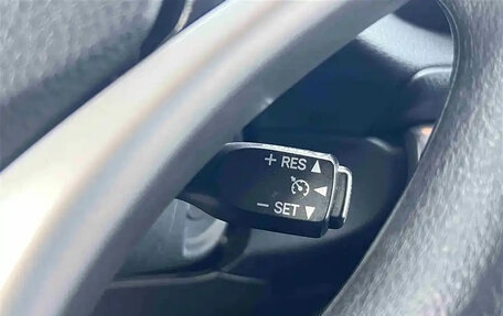 Toyota Yaris XP150 рестайлинг, 2023 год, 1 569 000 рублей, 23 фотография