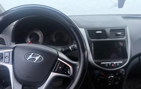 Hyundai Solaris II рестайлинг, 2012 год, 808 000 рублей, 1 фотография