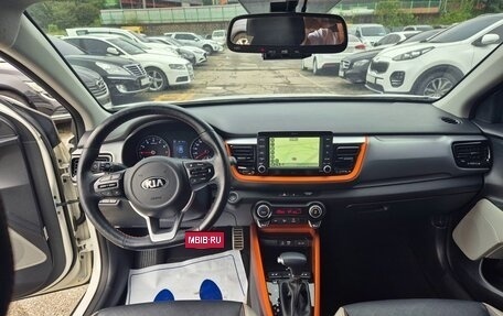 KIA Stonic, 2020 год, 1 304 000 рублей, 9 фотография