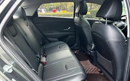 Hyundai Elantra, 2024 год, 1 300 000 рублей, 11 фотография