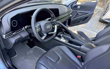 Hyundai Elantra, 2024 год, 1 300 000 рублей, 12 фотография