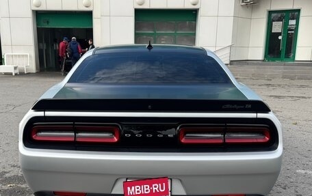 Dodge Challenger III рестайлинг 2, 2021 год, 8 500 000 рублей, 6 фотография