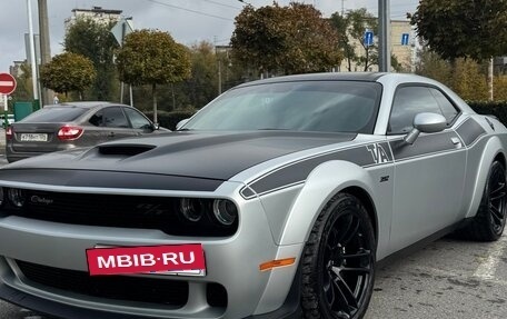 Dodge Challenger III рестайлинг 2, 2021 год, 8 500 000 рублей, 2 фотография