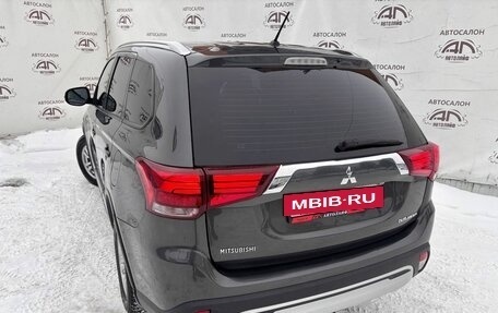 Mitsubishi Outlander III рестайлинг 3, 2015 год, 1 399 000 рублей, 6 фотография
