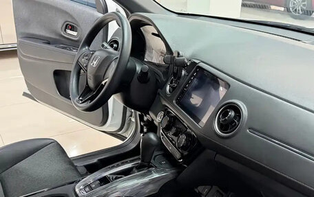 Honda Vezel, 2021 год, 1 160 000 рублей, 10 фотография