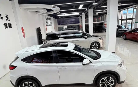 Honda Vezel, 2021 год, 1 160 000 рублей, 4 фотография