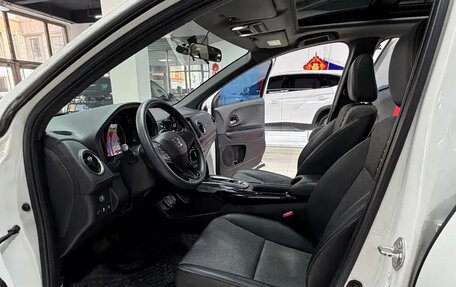 Honda Vezel, 2021 год, 1 160 000 рублей, 14 фотография