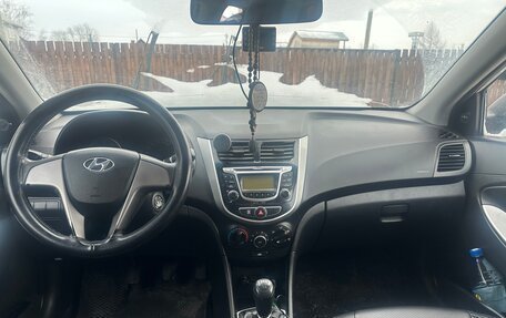 Hyundai Solaris II рестайлинг, 2015 год, 600 000 рублей, 2 фотография